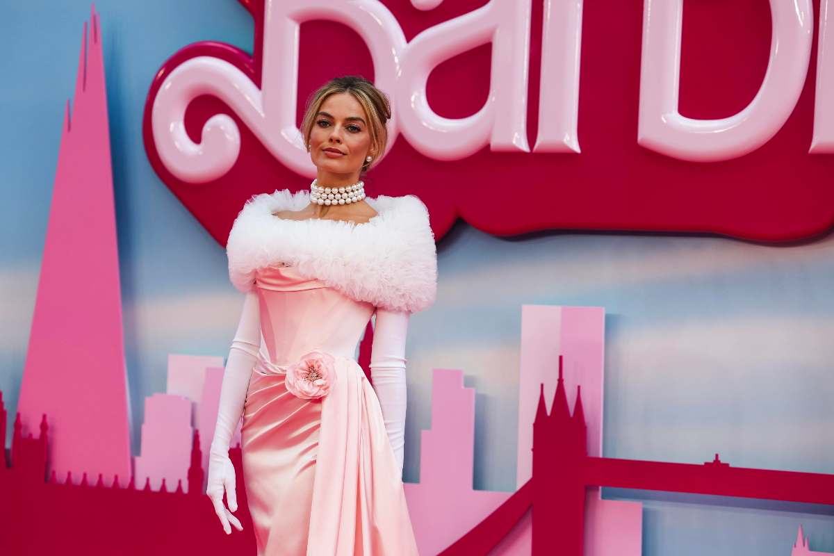 L'attrice Margot Robbie nei panni di Barbie