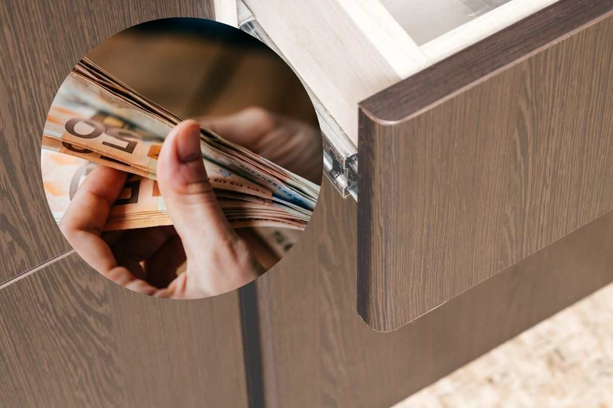 cassetto e nel cerchietto dei soldi
