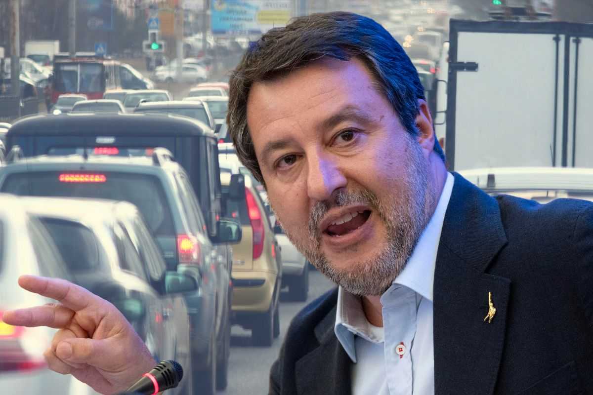 salvini e dietro delle auto