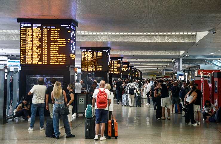 passeggeri in stazione