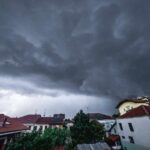 nubi nere cariche di pioggia
